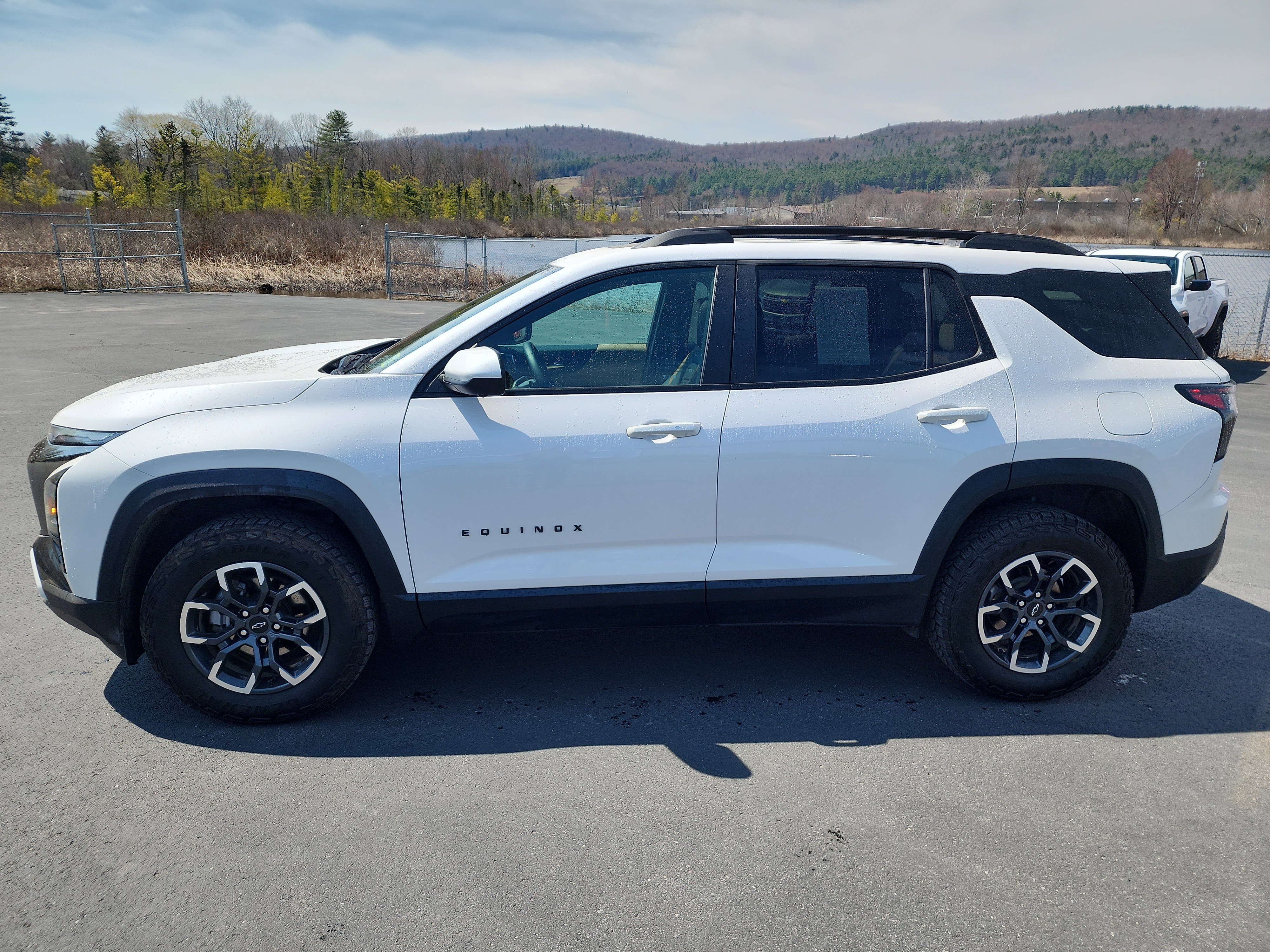 Certified 2025 Chevrolet Equinox ACTIV w/ Safety and Technology Package AWD/4WD image 5