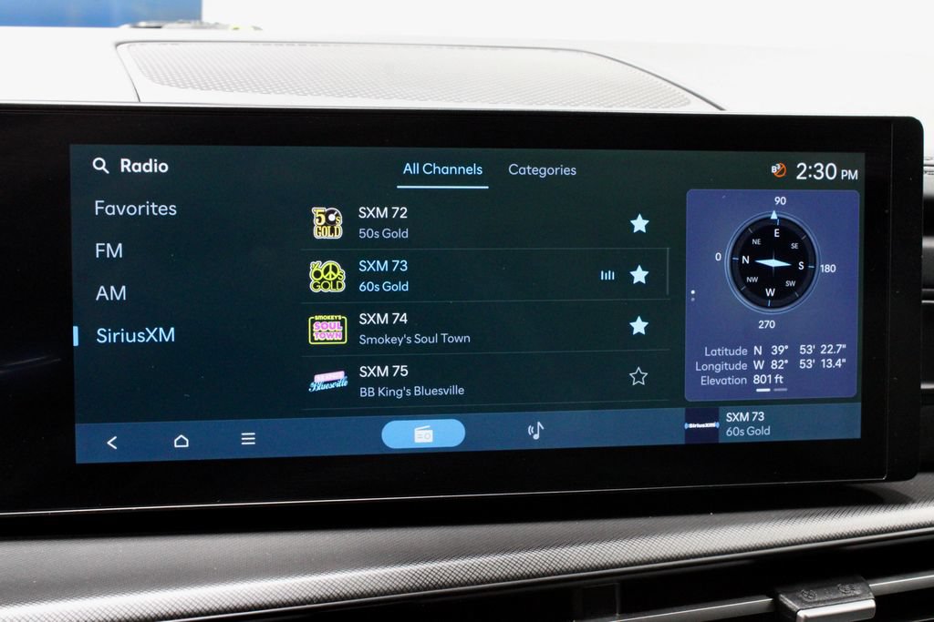 Used 2025 Hyundai Santa Fe SEL FWD image 3