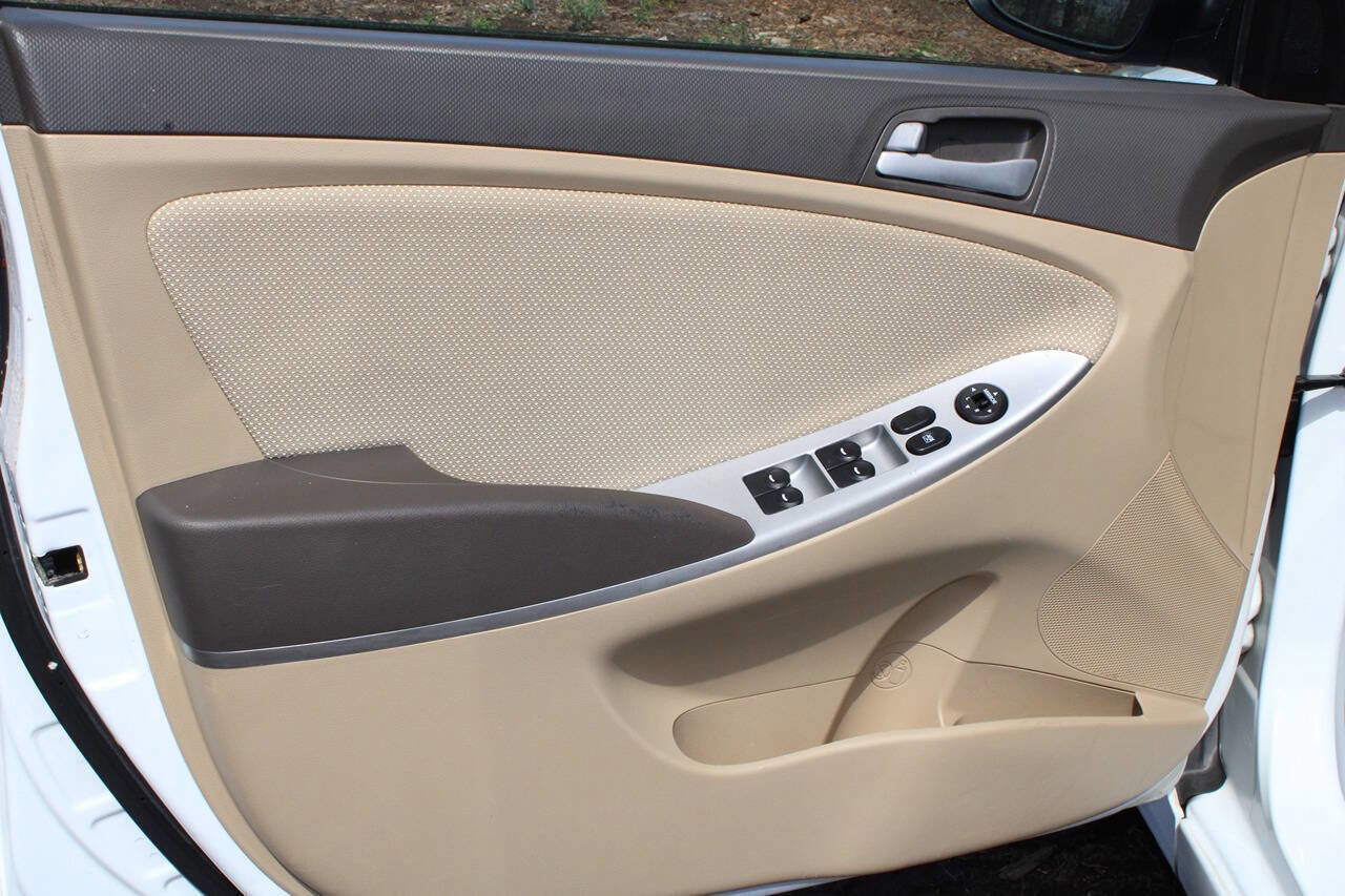 Used 2013 Hyundai Accent GLS image 14