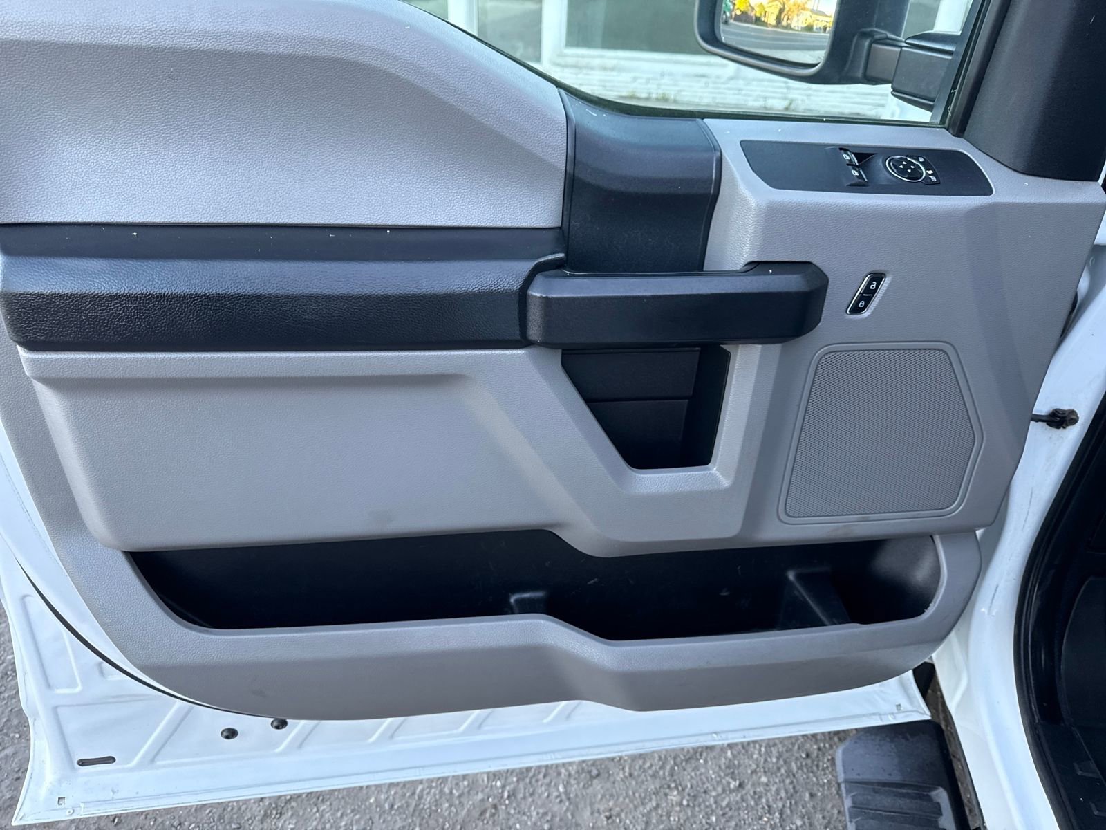 Used 2017 Ford F550 2WD Regular Cab Super Duty image 10