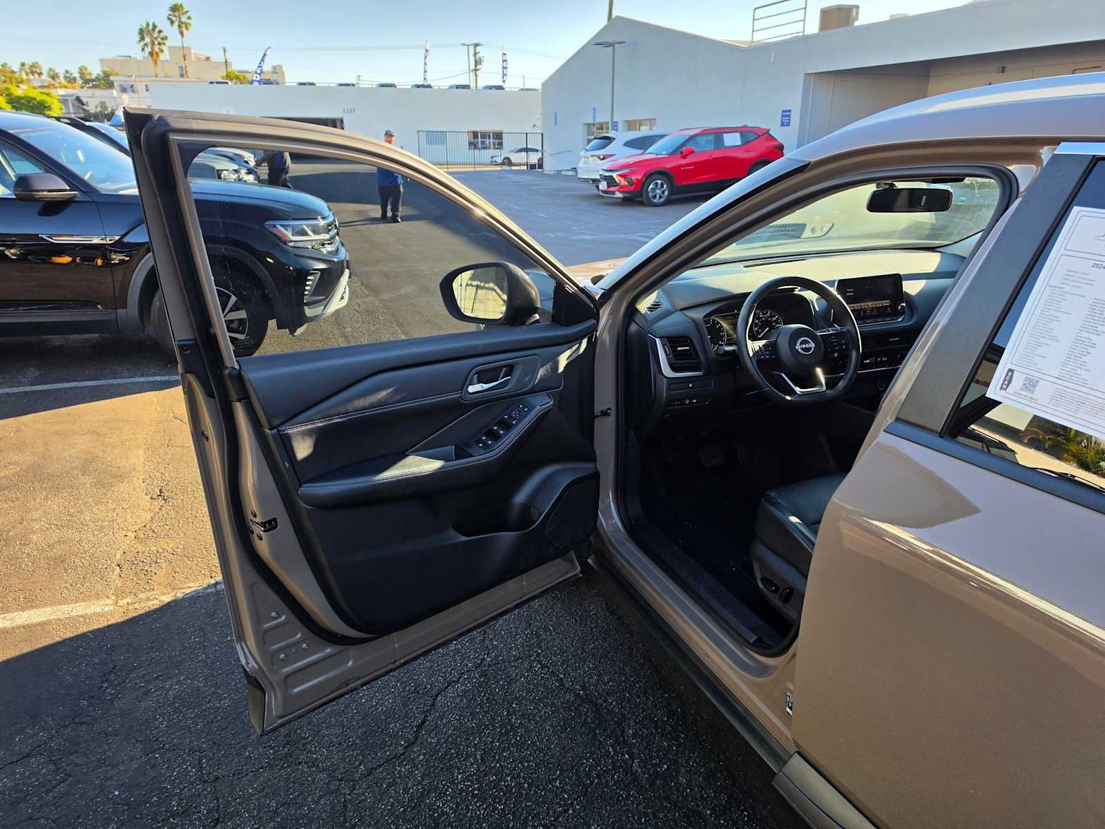 Used 2024 Nissan Rogue SV w/ SV Premium Package FWD image 19