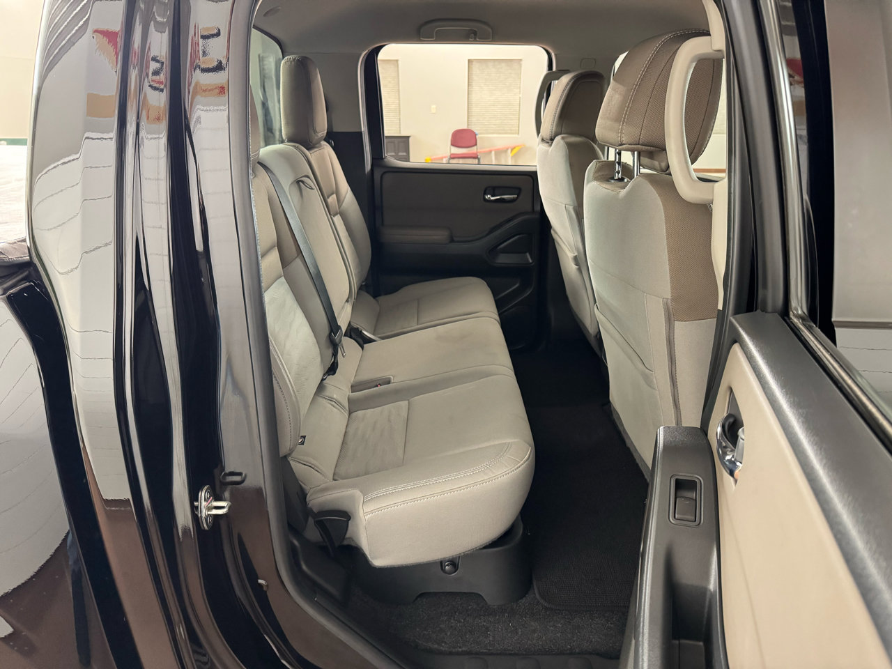 Used 2022 Nissan Frontier SV w/ Technology Package image 31