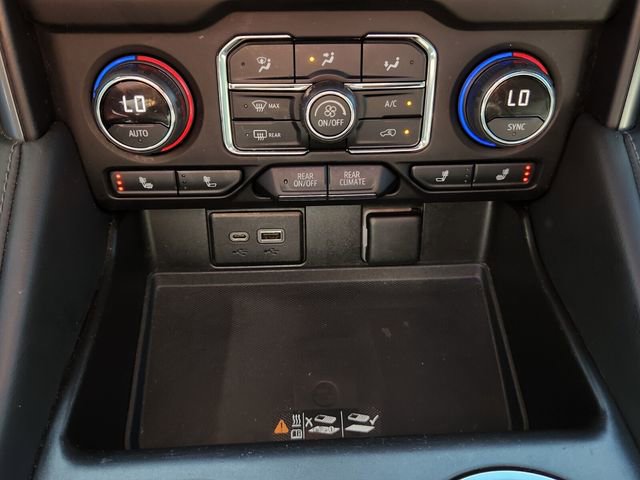 Used 2023 Chevrolet Suburban Z71 w/ Luxury Package image 32