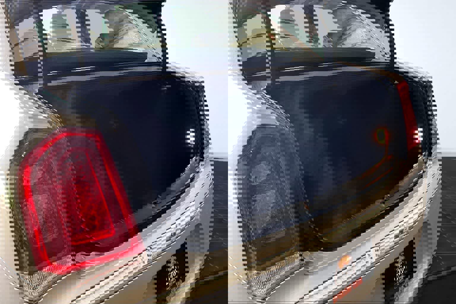 Used 2020 Chrysler 300 Limited image 19