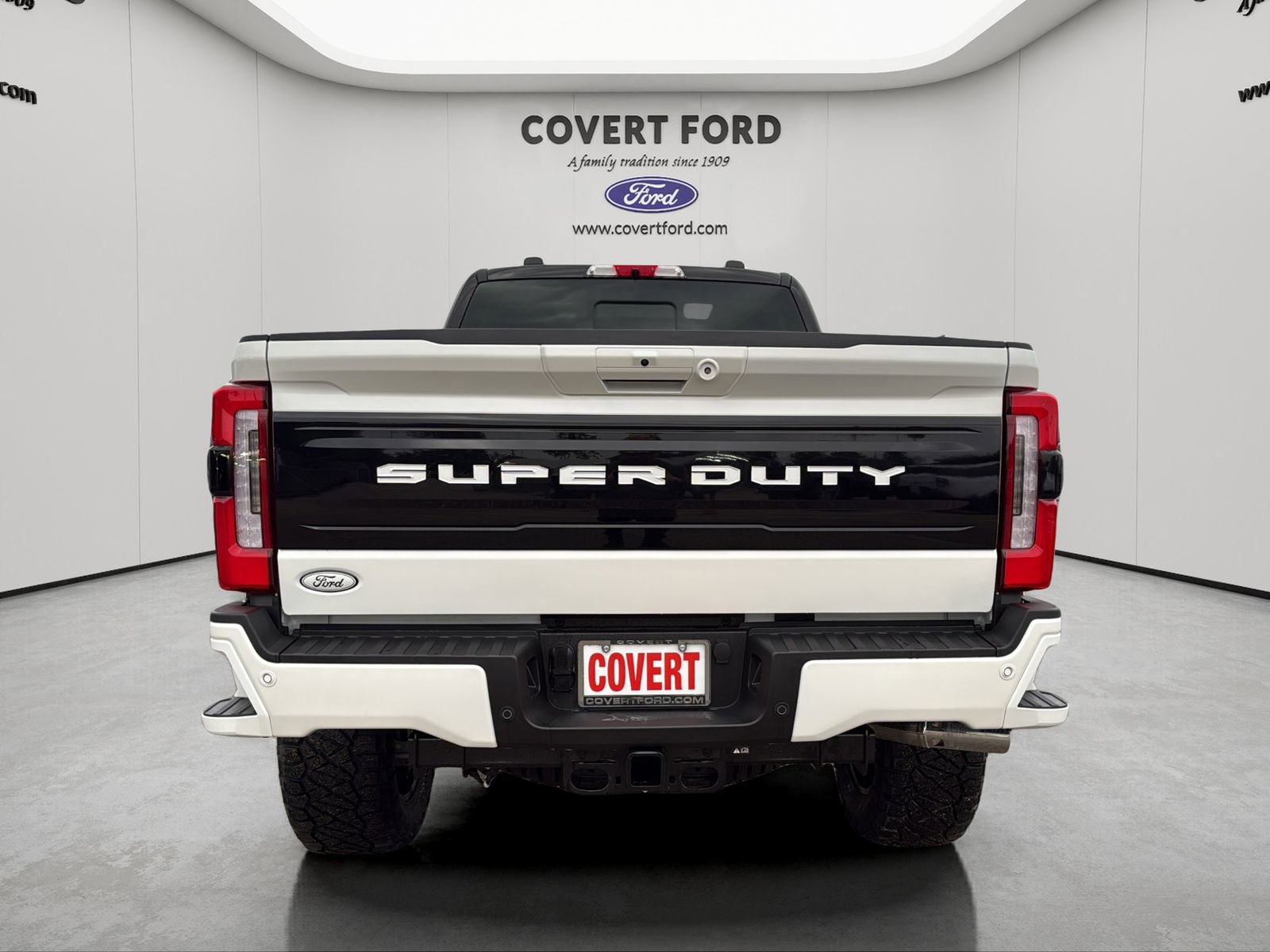 New 2026 Ford F250 Platinum w/ Tremor Off-Road Package AWD/4WD image 4
