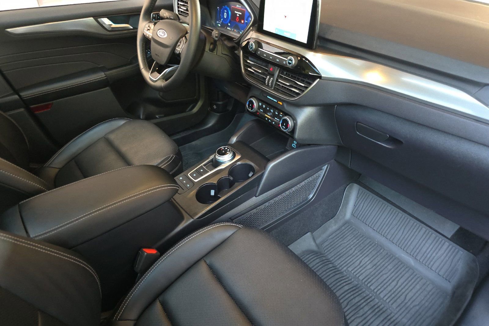 Used 2022 Ford Escape Titanium w/ Class II Trailer Tow Package image 16