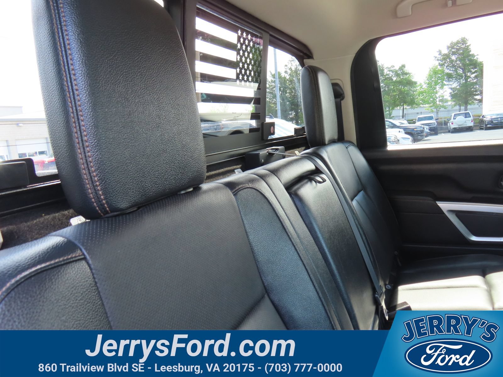Used 2017 Nissan Titan SL w/ Chrome Package AWD/4WD image 39