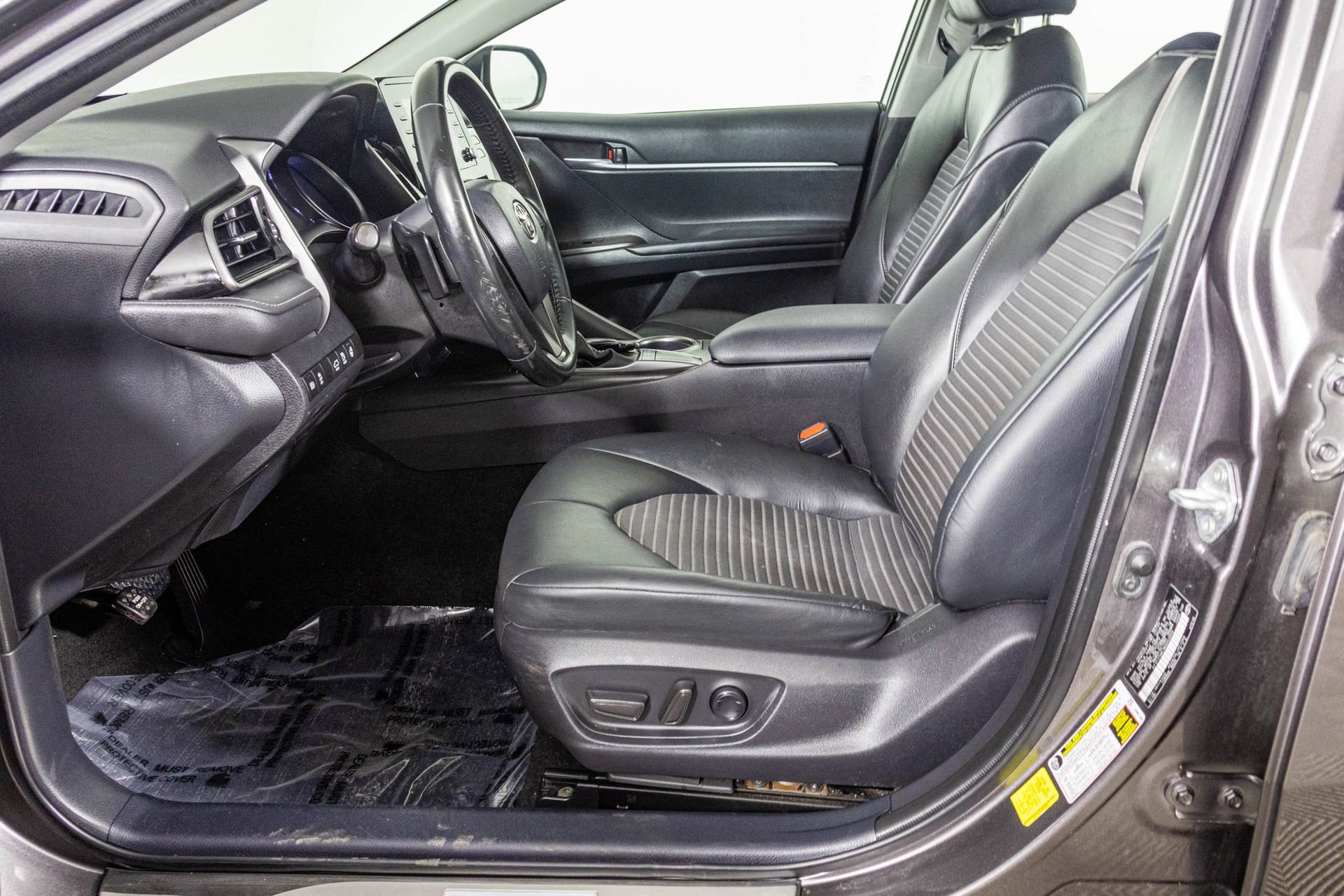 Used 2022 Toyota Camry SE w/ Cold Weather Package FWD image 22