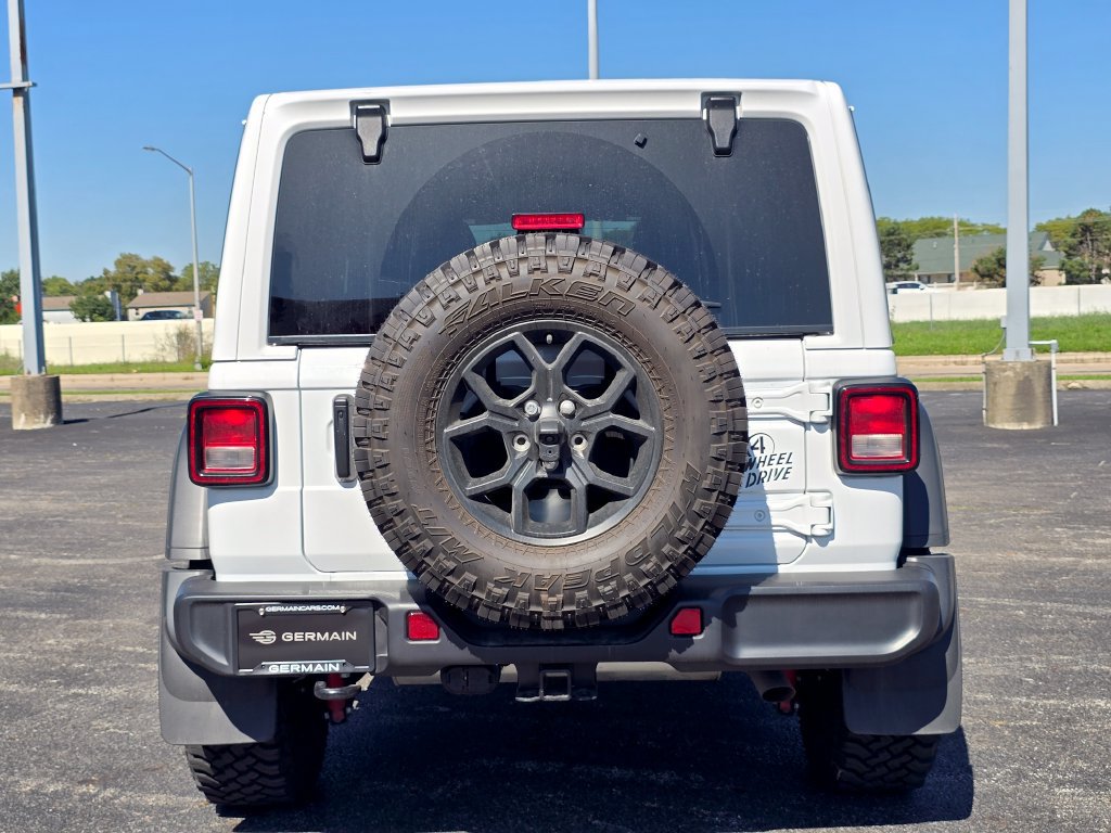Used 2025 Jeep Wrangler Unlimited Sport AWD/4WD image 17