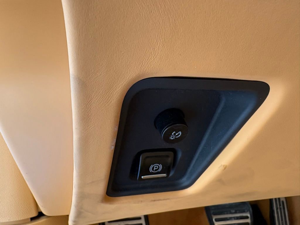 Used 2023 Chevrolet Corvette Stingray Premium Conv w/ Z51 Performance Package image 30