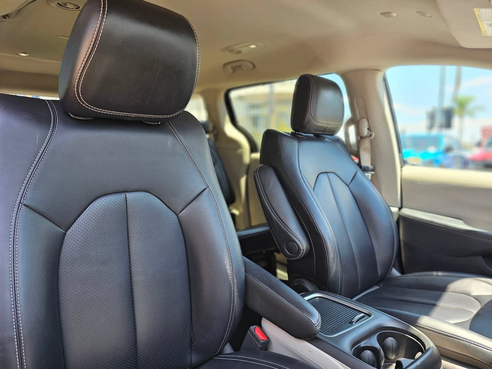 Used 2024 Chrysler Pacifica Touring-L FWD image 29