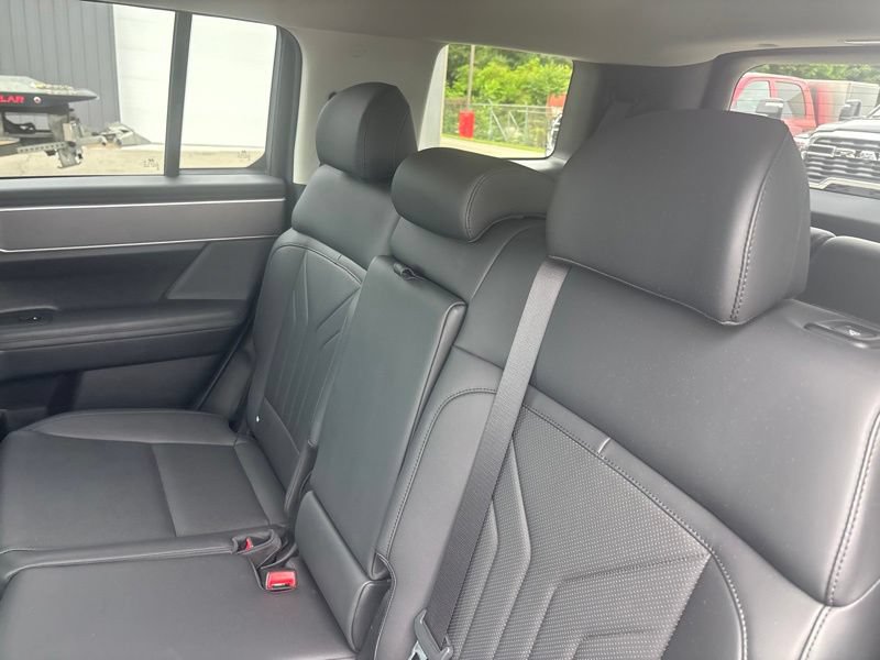 Used 2024 Hyundai Santa Fe SEL FWD image 18