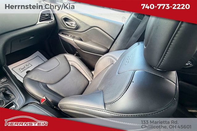 Used 2021 Jeep Cherokee Latitude Lux w/ Mopar Interior Package AWD/4WD image 11