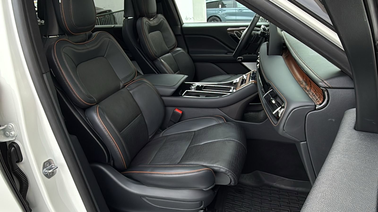 New 2025 Lincoln Aviator Black Label w/ Black Label Special Edition image 9