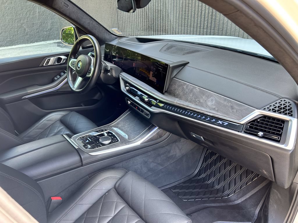 Used 2023 BMW X7 xDrive40i w/ M Sport Package AWD/4WD image 25