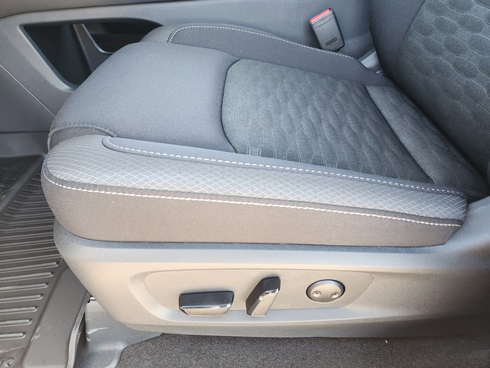 New 2026 Nissan Pathfinder SV image 20