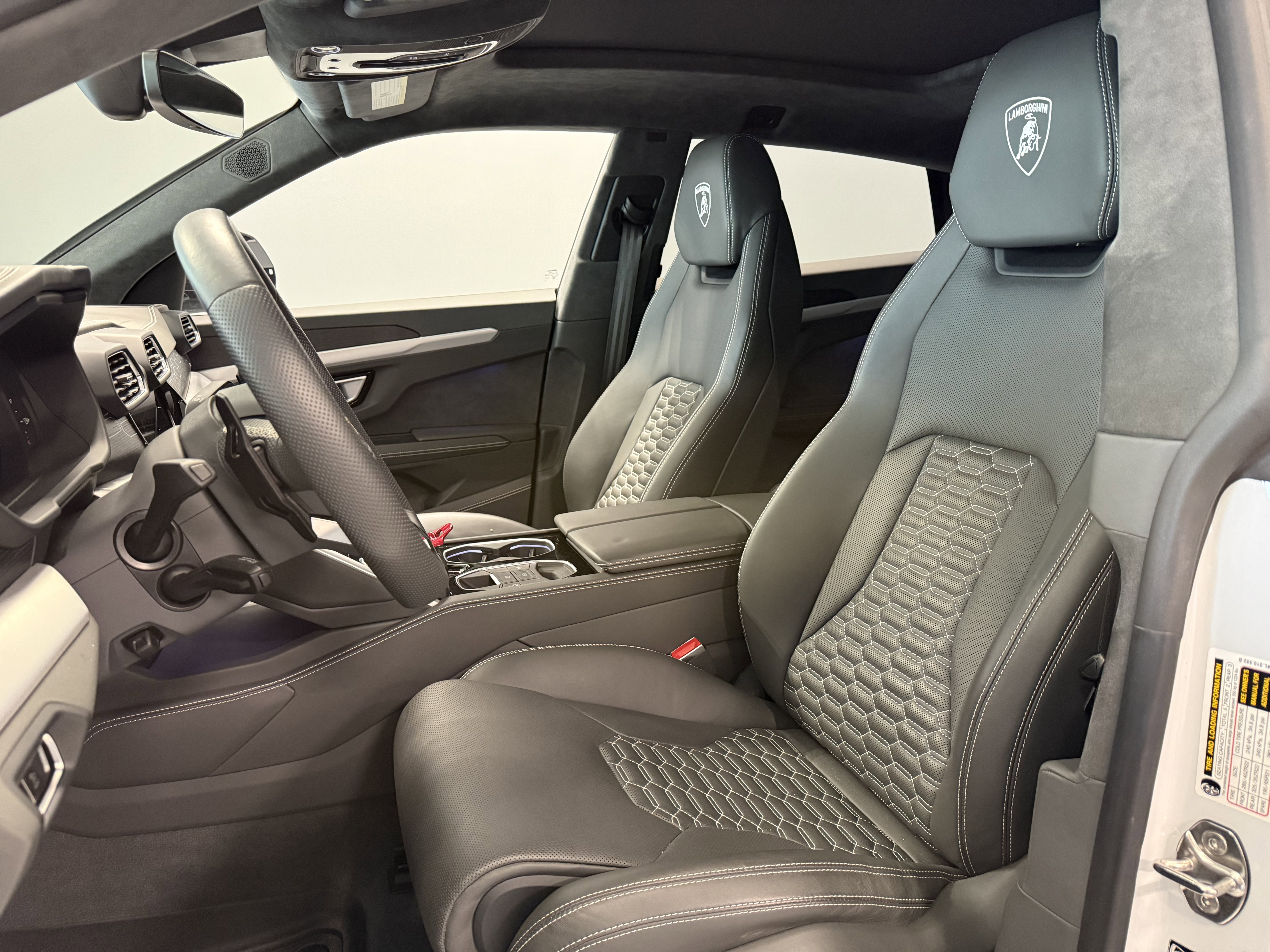 Used 2020 Lamborghini Urus AWD/4WD image 10