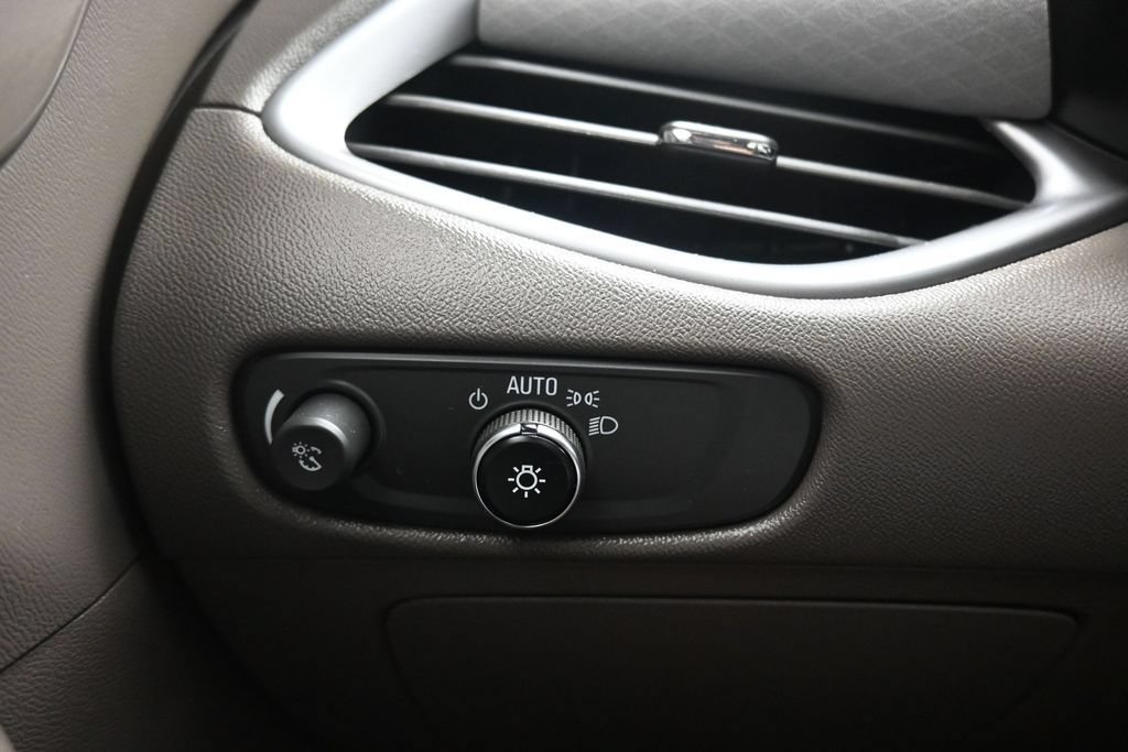 Used 2022 Chevrolet Malibu LT FWD image 24