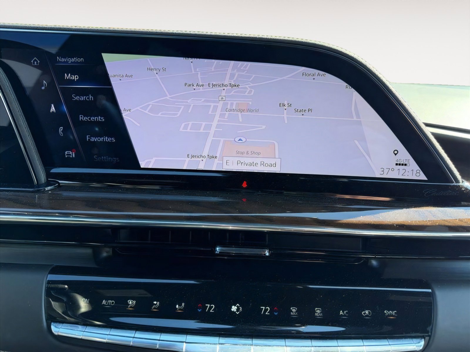 Used 2024 Cadillac Escalade Sport Platinum w/ LPO, ONYX Package image 17