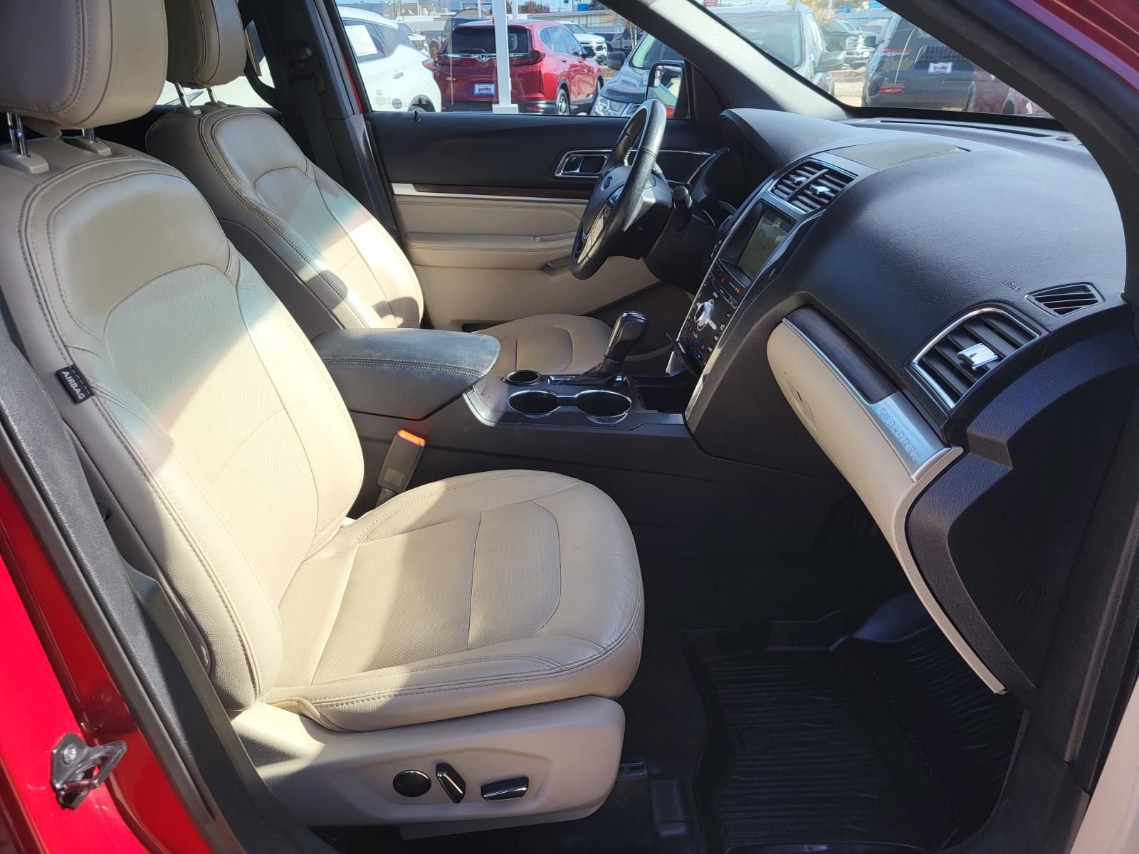 Used 2018 Ford Explorer Limited image 15