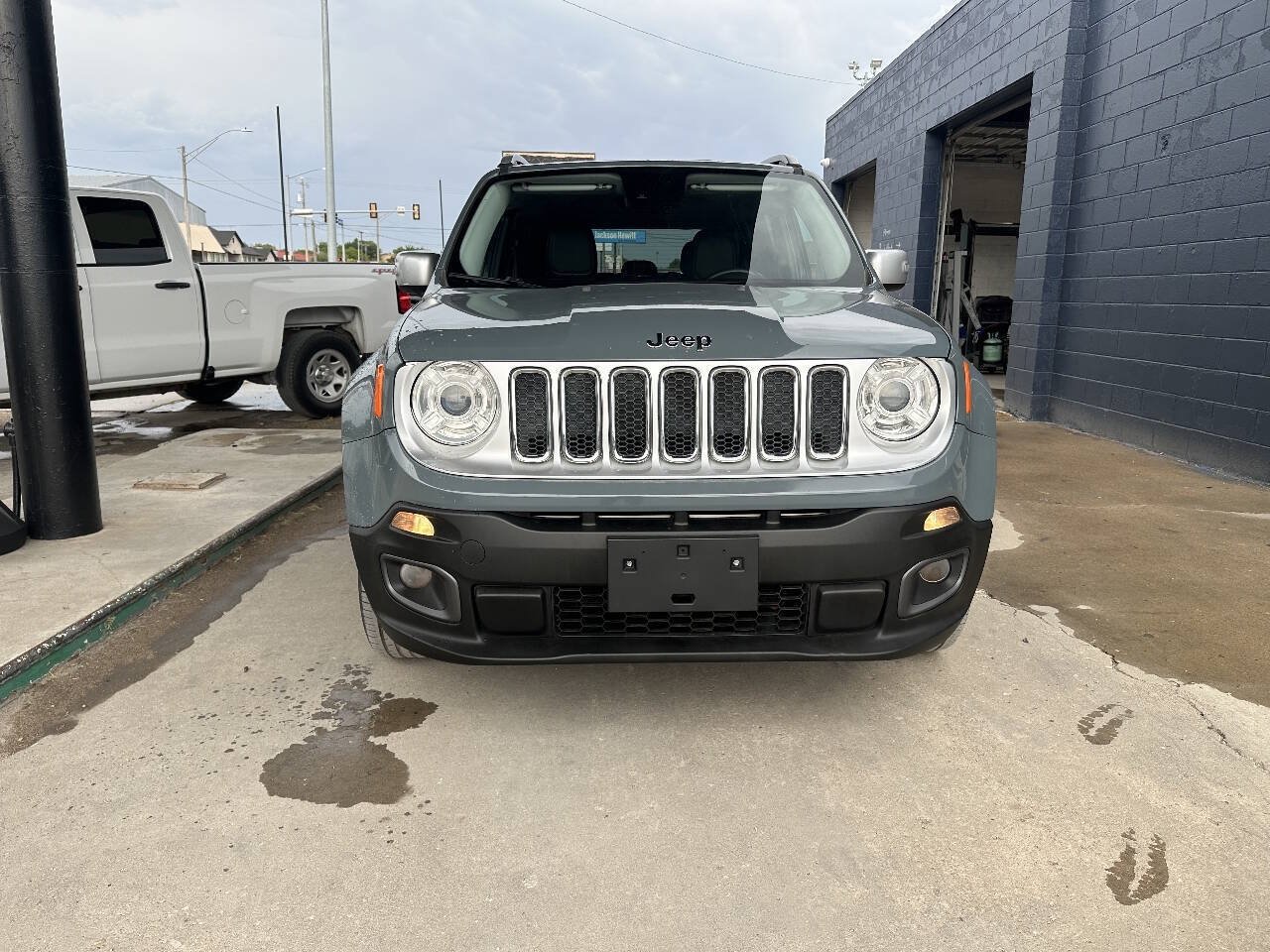 Used 2017 Jeep Renegade Limited AWD/4WD image 3
