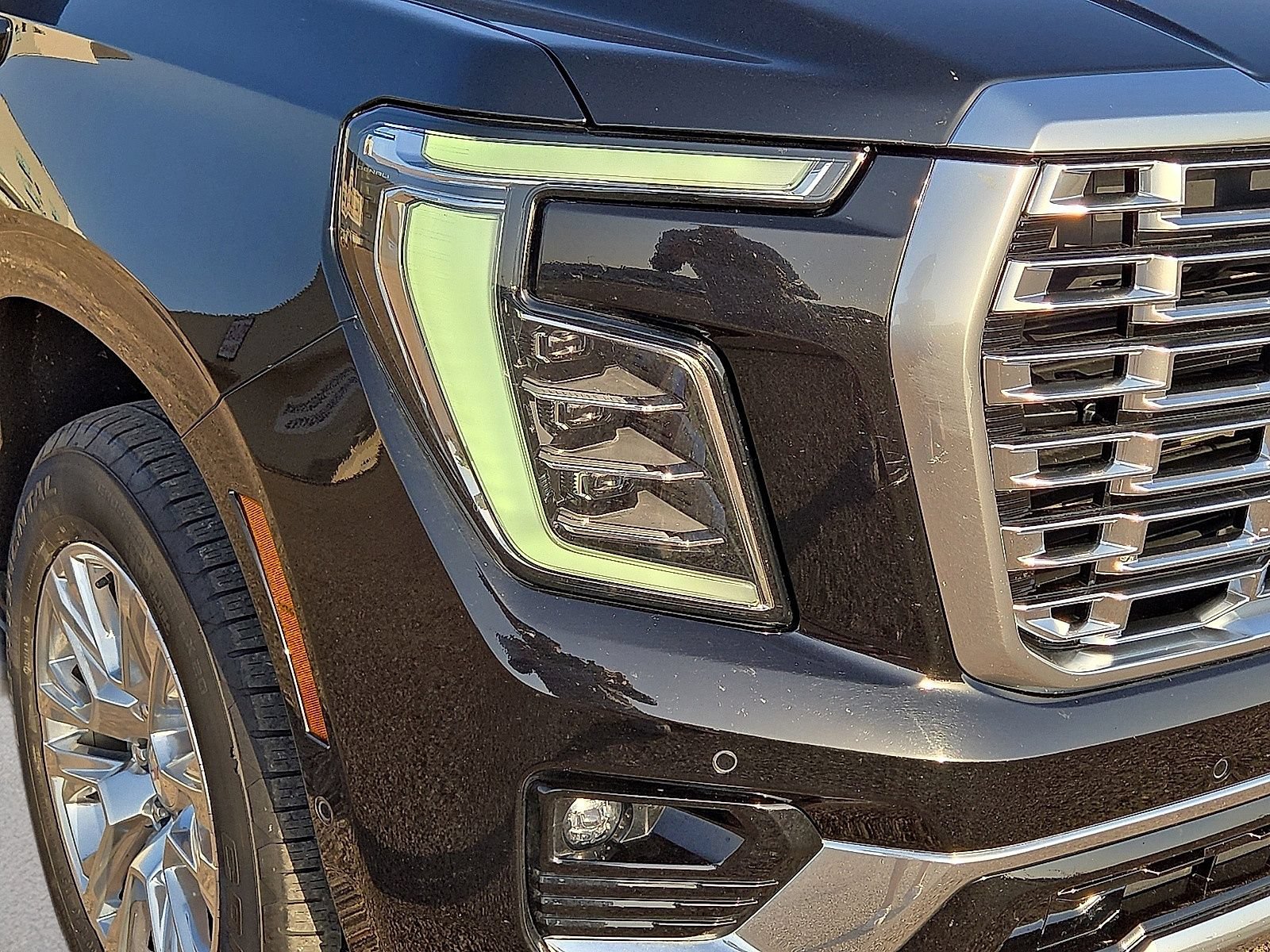 Used 2025 GMC Yukon Denali AWD/4WD image 8