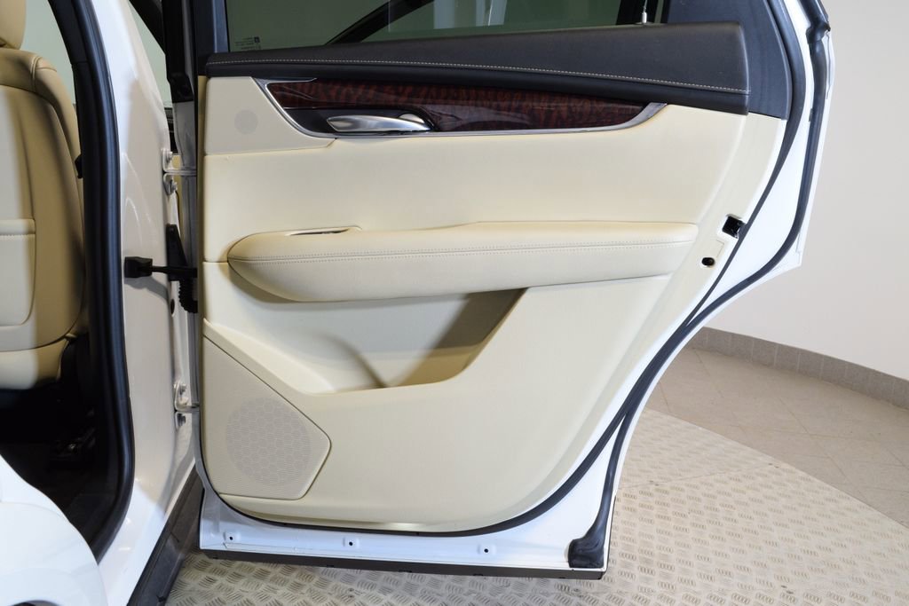 Used 2018 Cadillac XT5 Premium Luxury w/ Driver Assist Package image 30