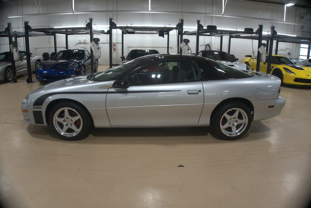 Used 1999 Chevrolet Camaro Z28 w/ Performance Pkg RWD image 2