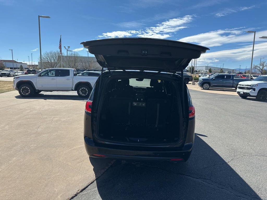 Used 2021 Chrysler Pacifica Touring w/ S Appearance Package image 23