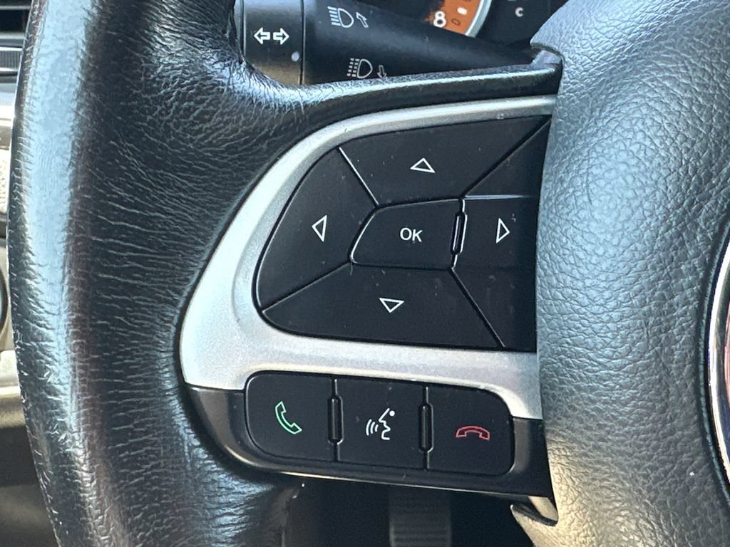 Used 2018 Jeep Renegade Latitude AWD/4WD image 24