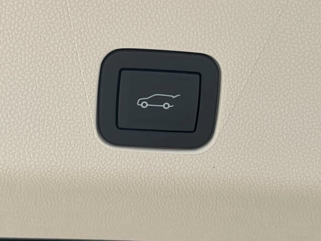 Certified 2025 Cadillac Escalade Sport Platinum image 13