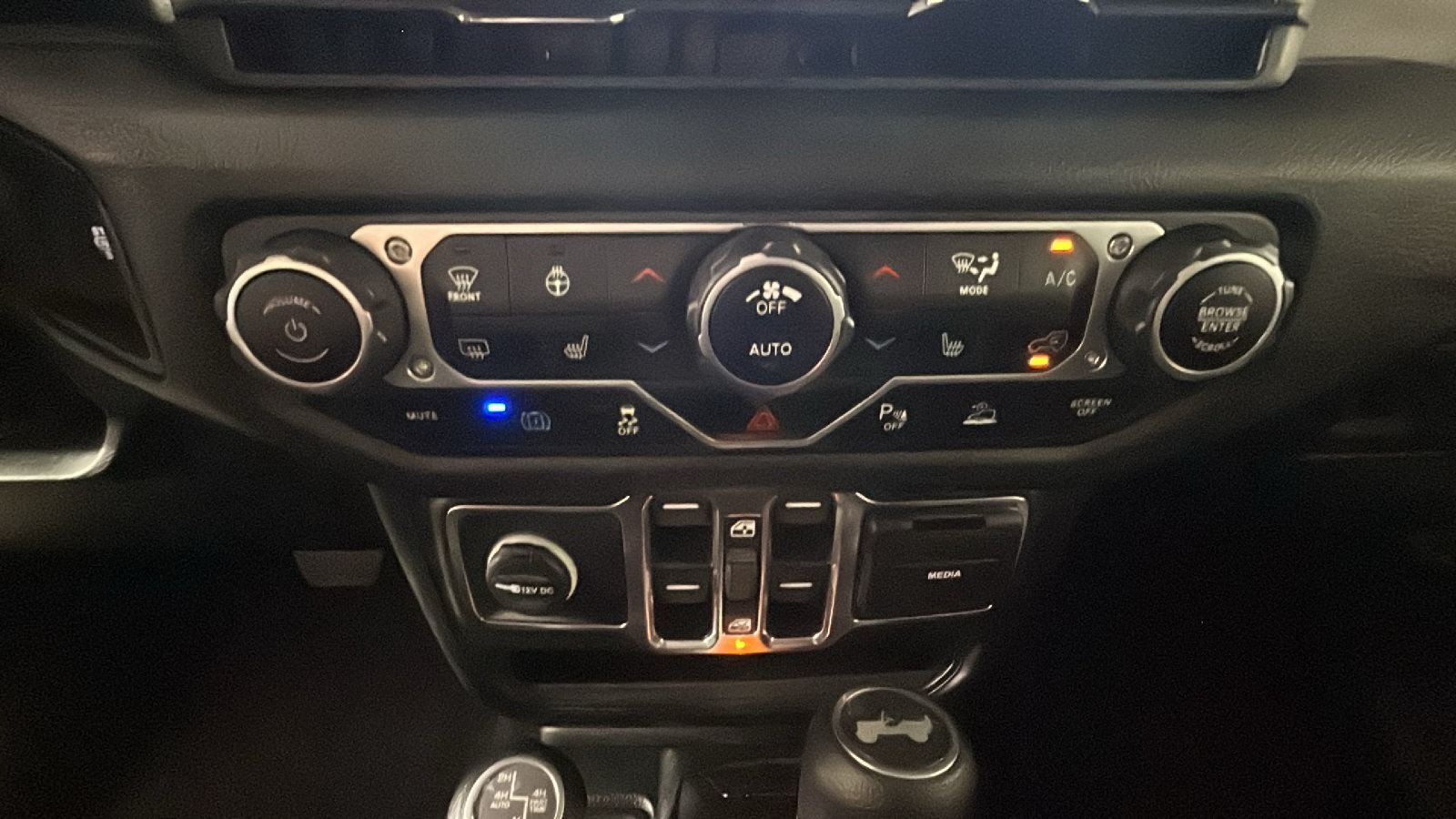 Used 2024 Jeep Wrangler Unlimited w/ Convenience Group AWD/4WD image 26