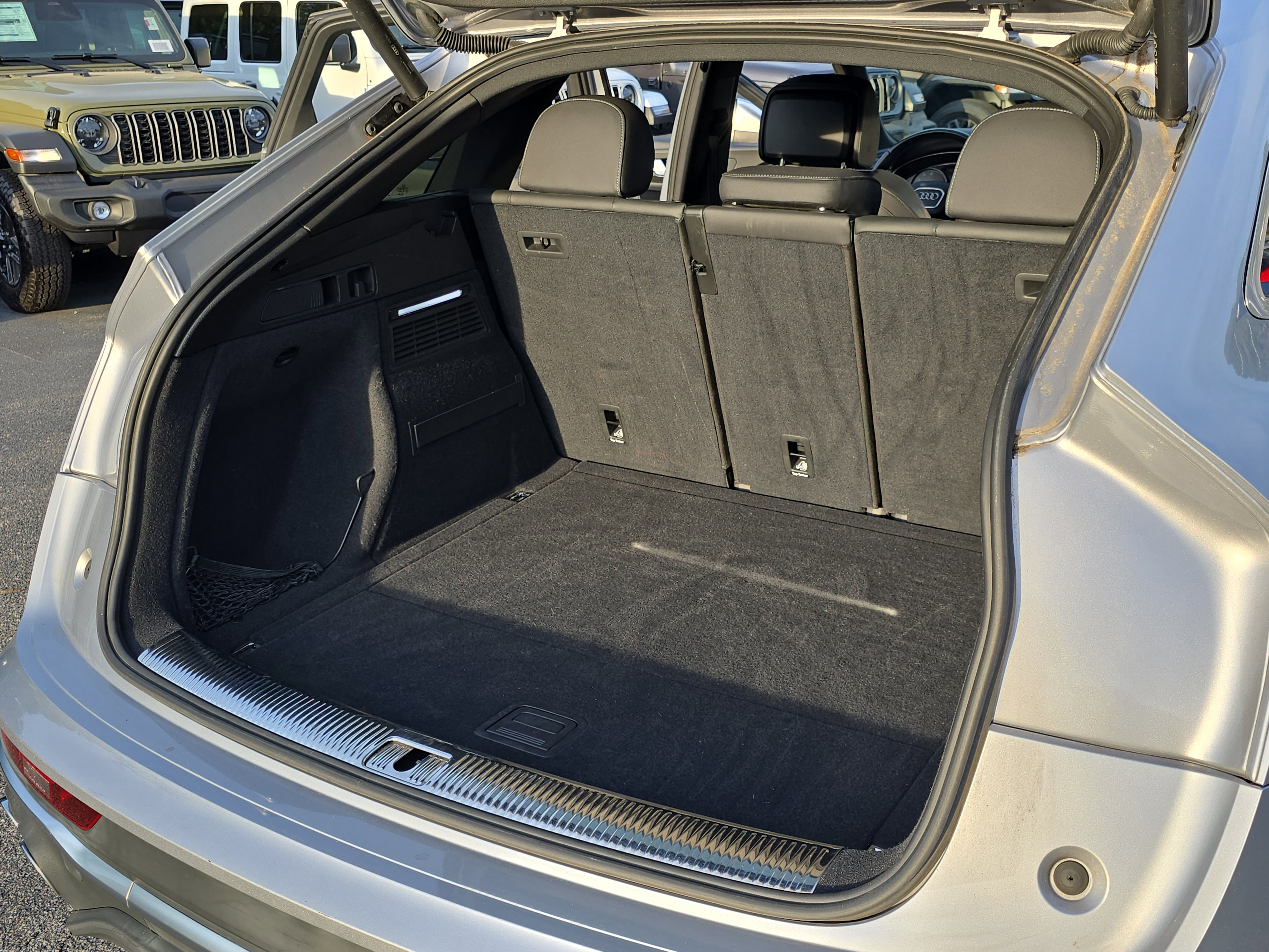 Used 2022 Audi SQ5 Premium image 12