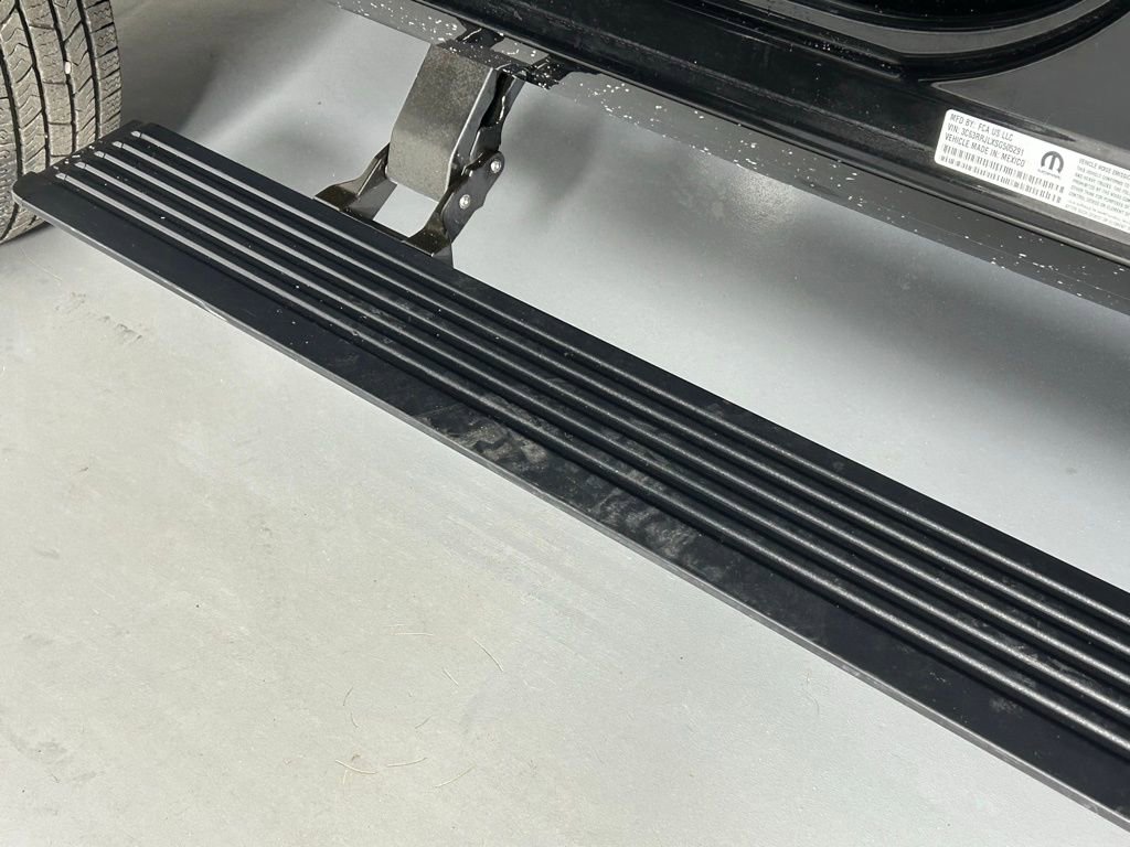 Used 2025 RAM 3500 Laramie image 34