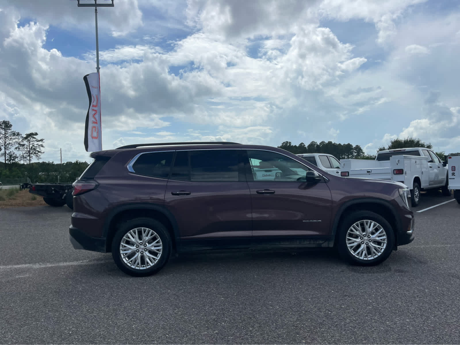 Used 2024 GMC Acadia Elevation w/ Luxury Package AWD/4WD image 4