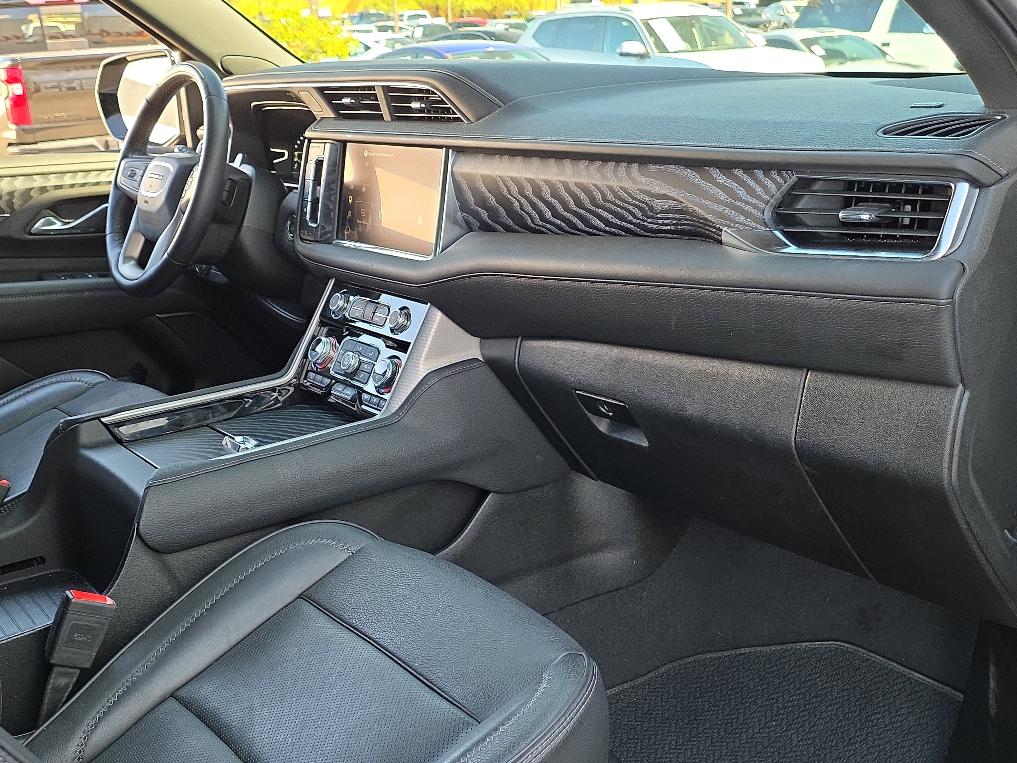 Used 2024 GMC Yukon XL Denali w/ Advanced Technology Package image 34