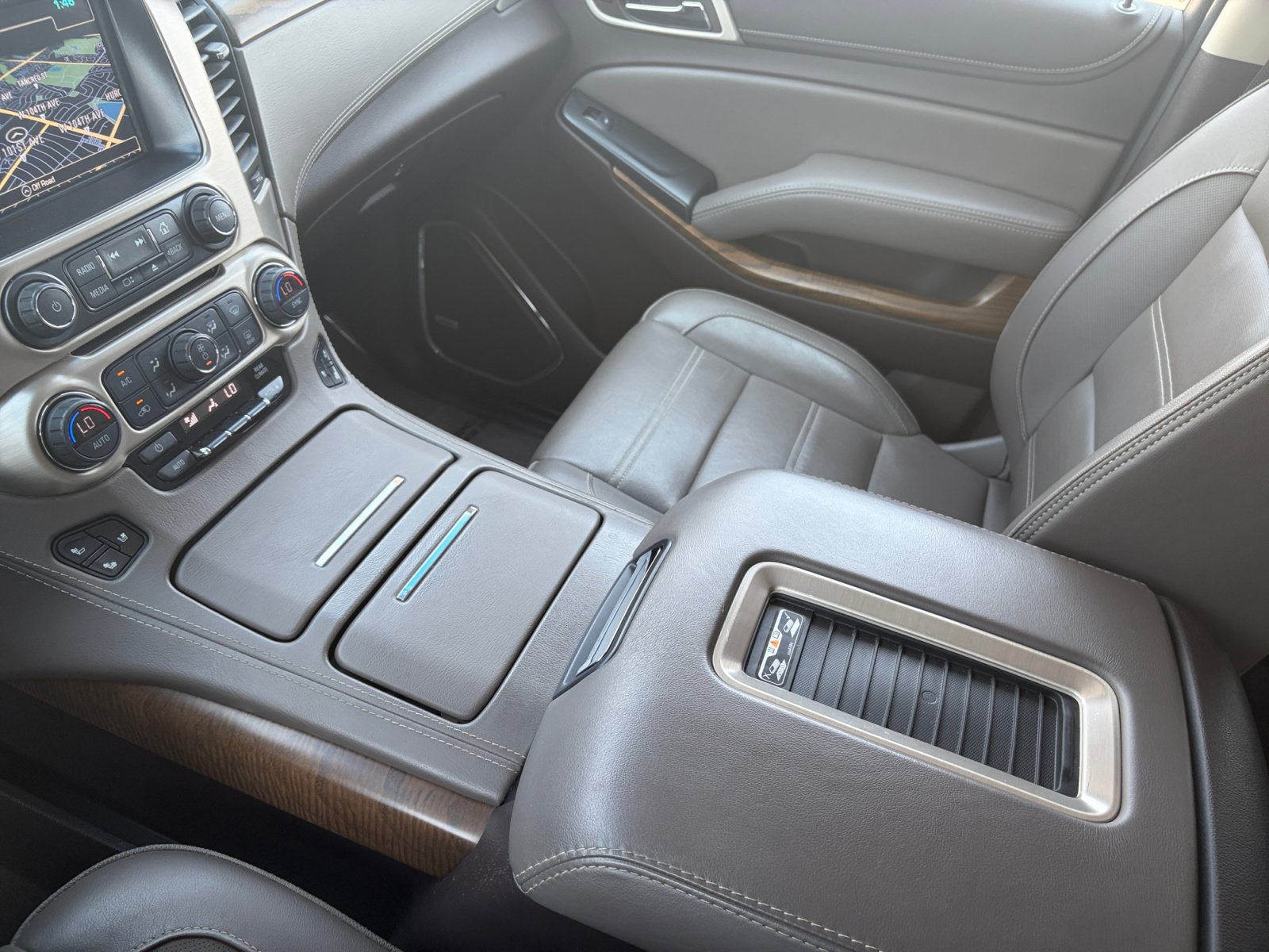 Used 2019 GMC Yukon Denali AWD/4WD image 27