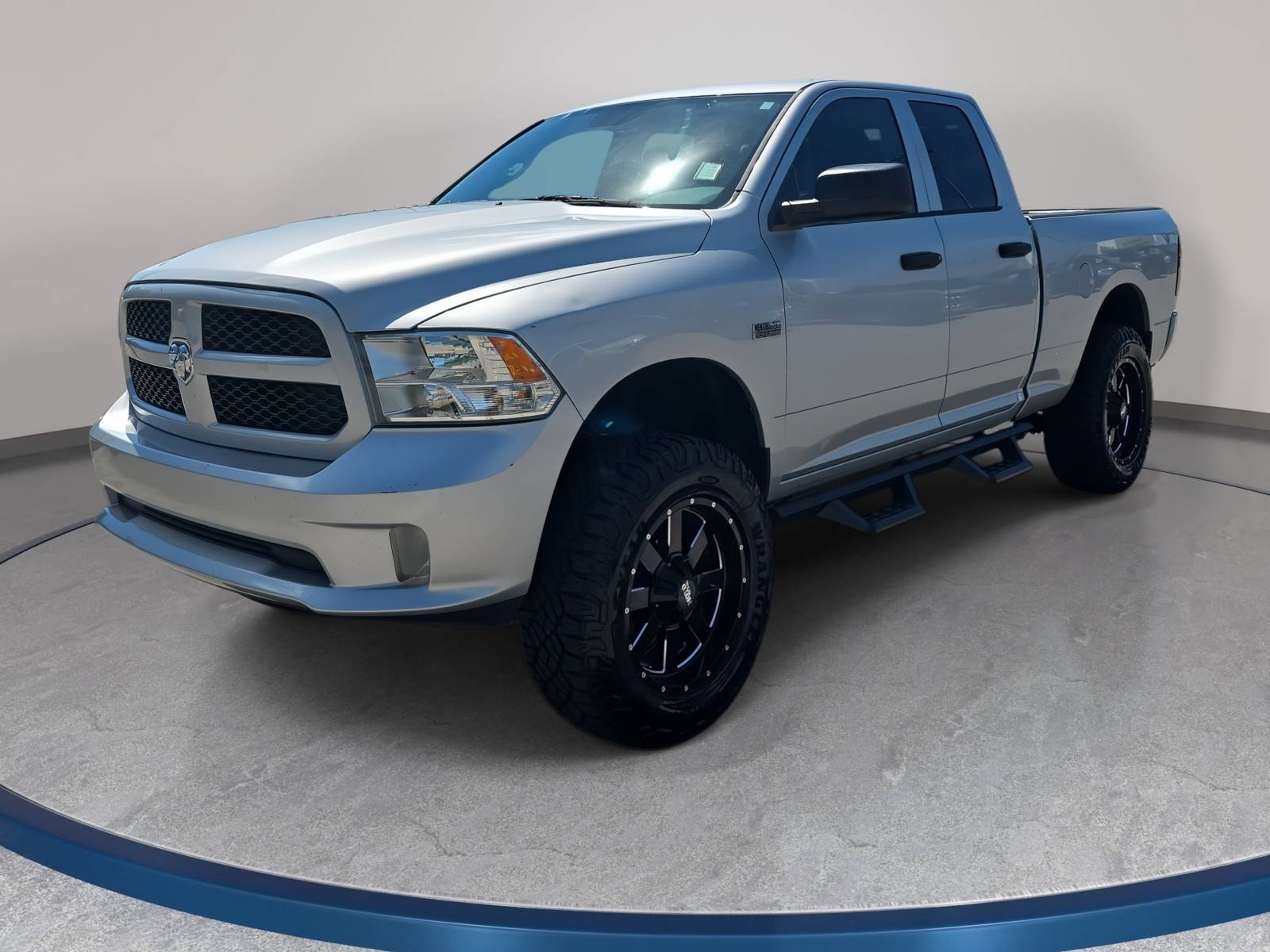 Used 2017 RAM 1500 Express RWD image 1