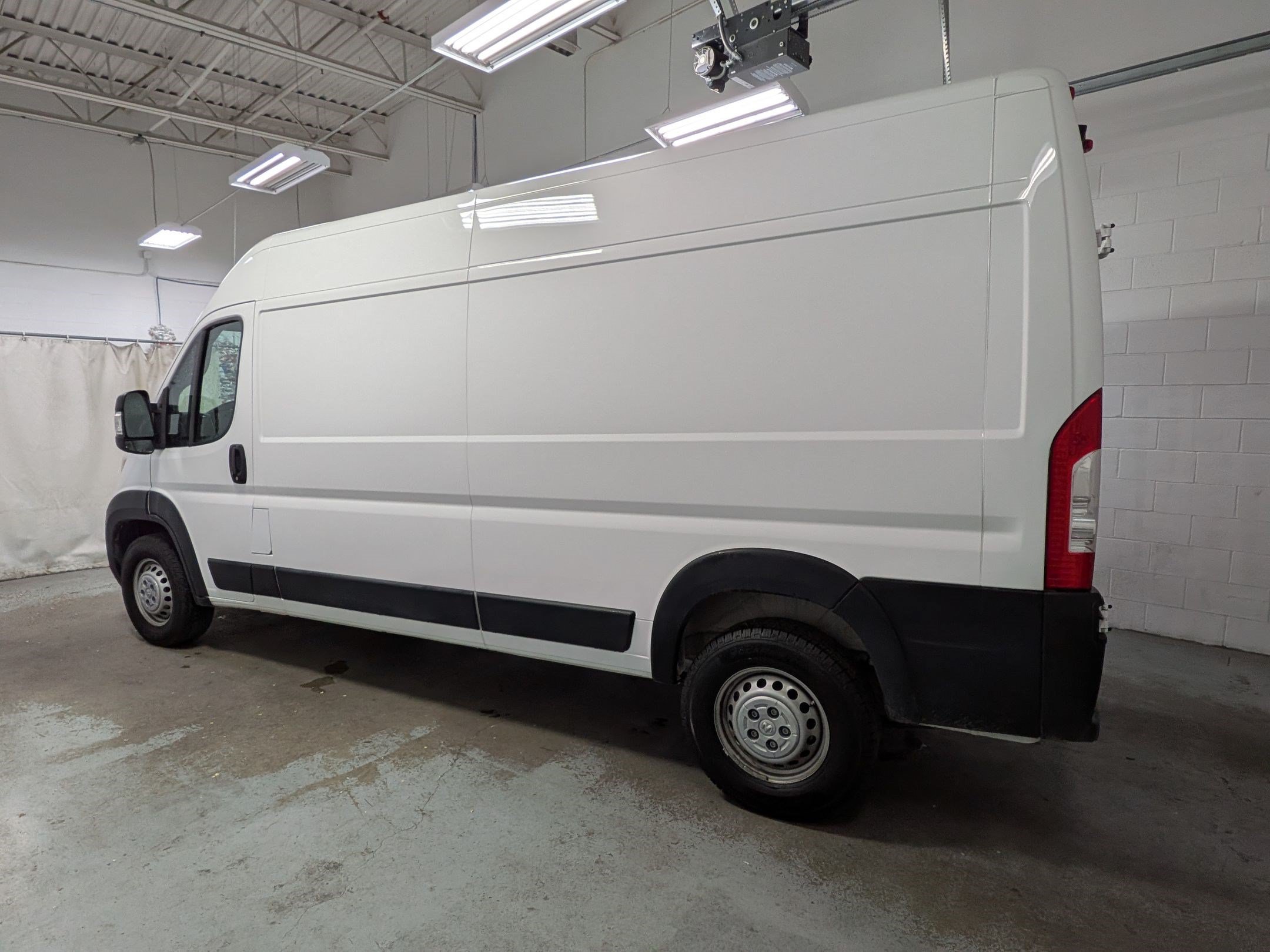 Used 2025 RAM ProMaster 2500 w/ Convenience Group FWD image 10