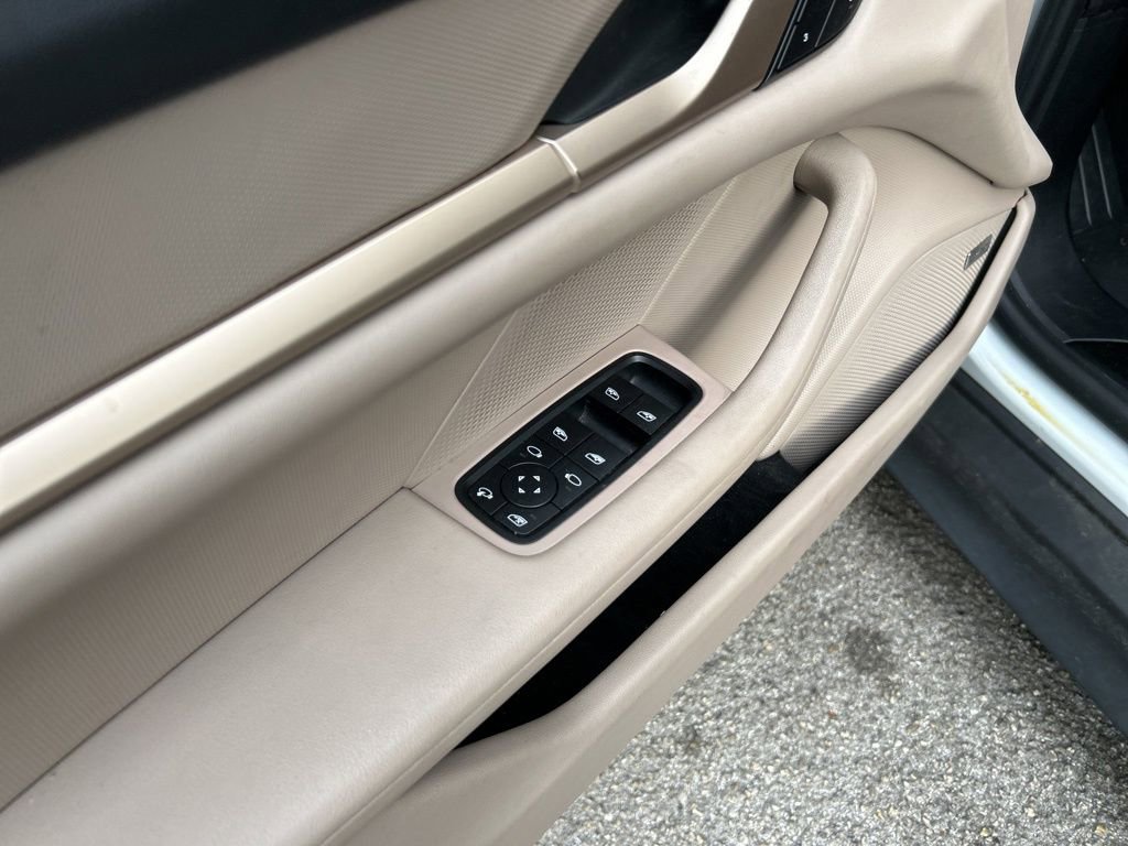 Used 2022 Porsche Taycan 4S image 12