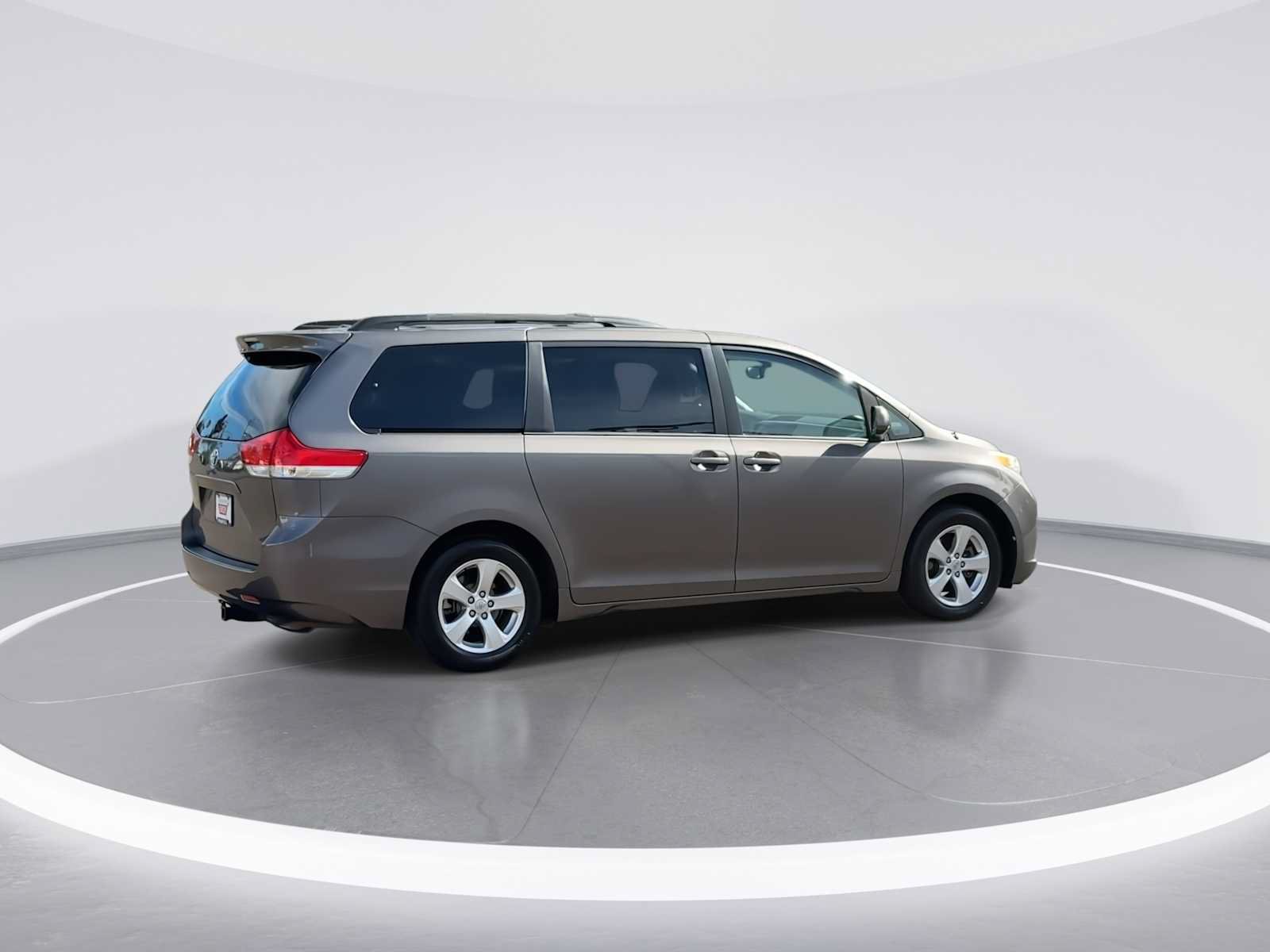 Used 2014 Toyota Sienna LE FWD image 8