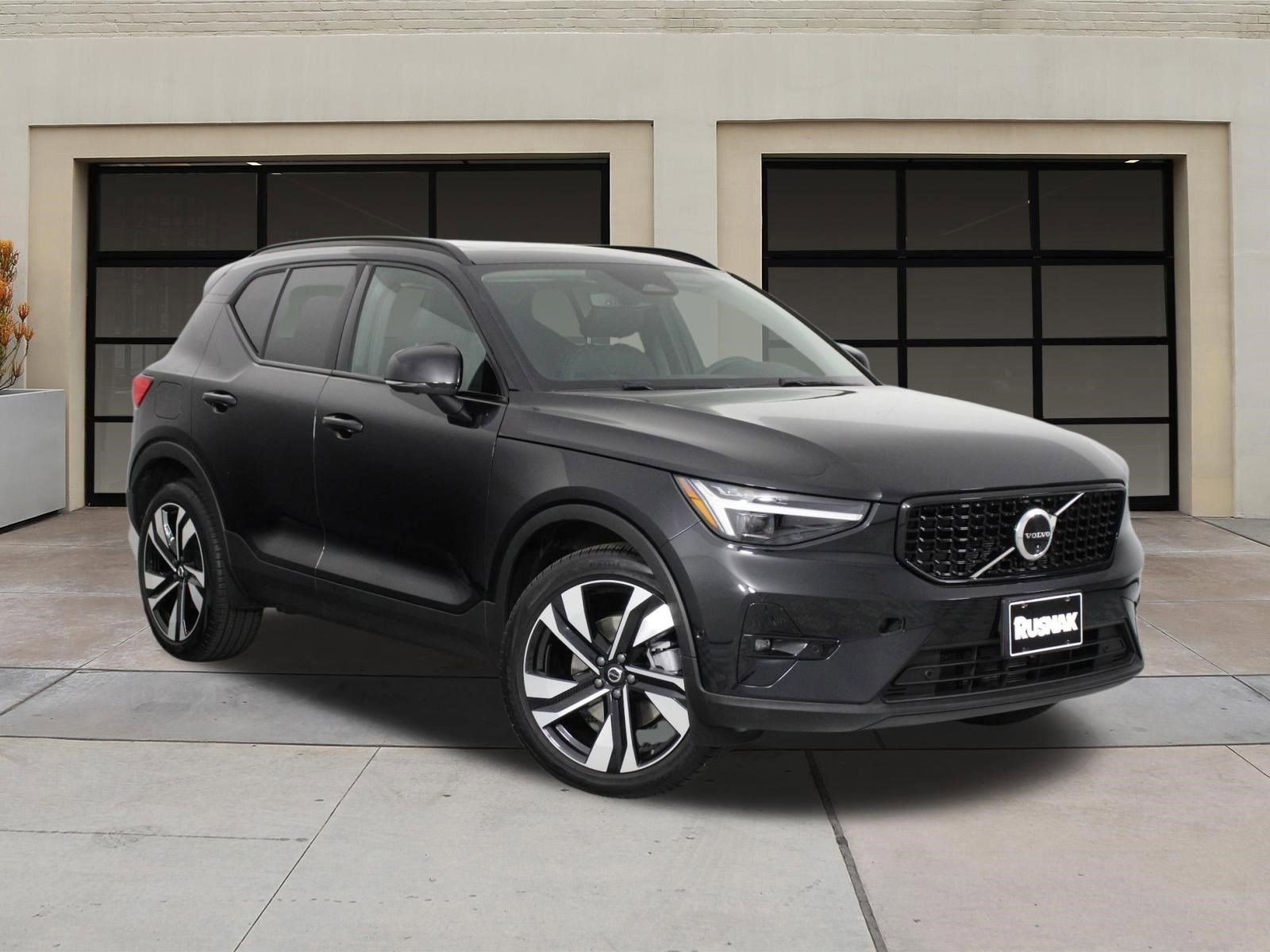 Certified 2025 Volvo XC40 B5 Plus AWD/4WD image 34