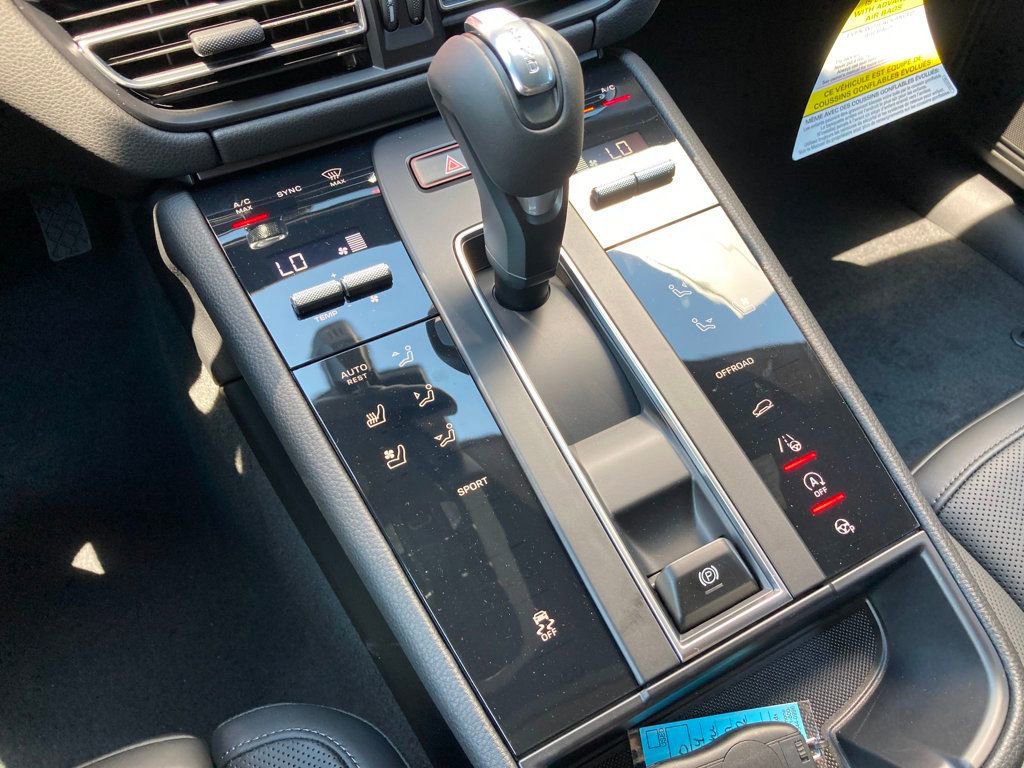 Used 2024 Porsche Macan image 13