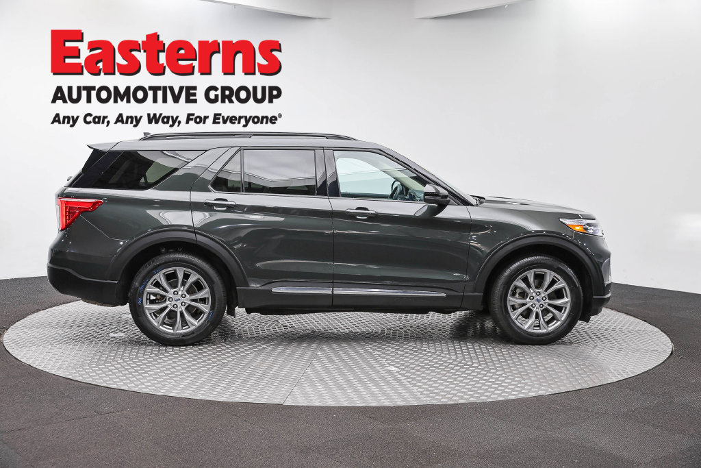 Used 2023 Ford Explorer XLT w/ Equipment Group 202A AWD/4WD image 5