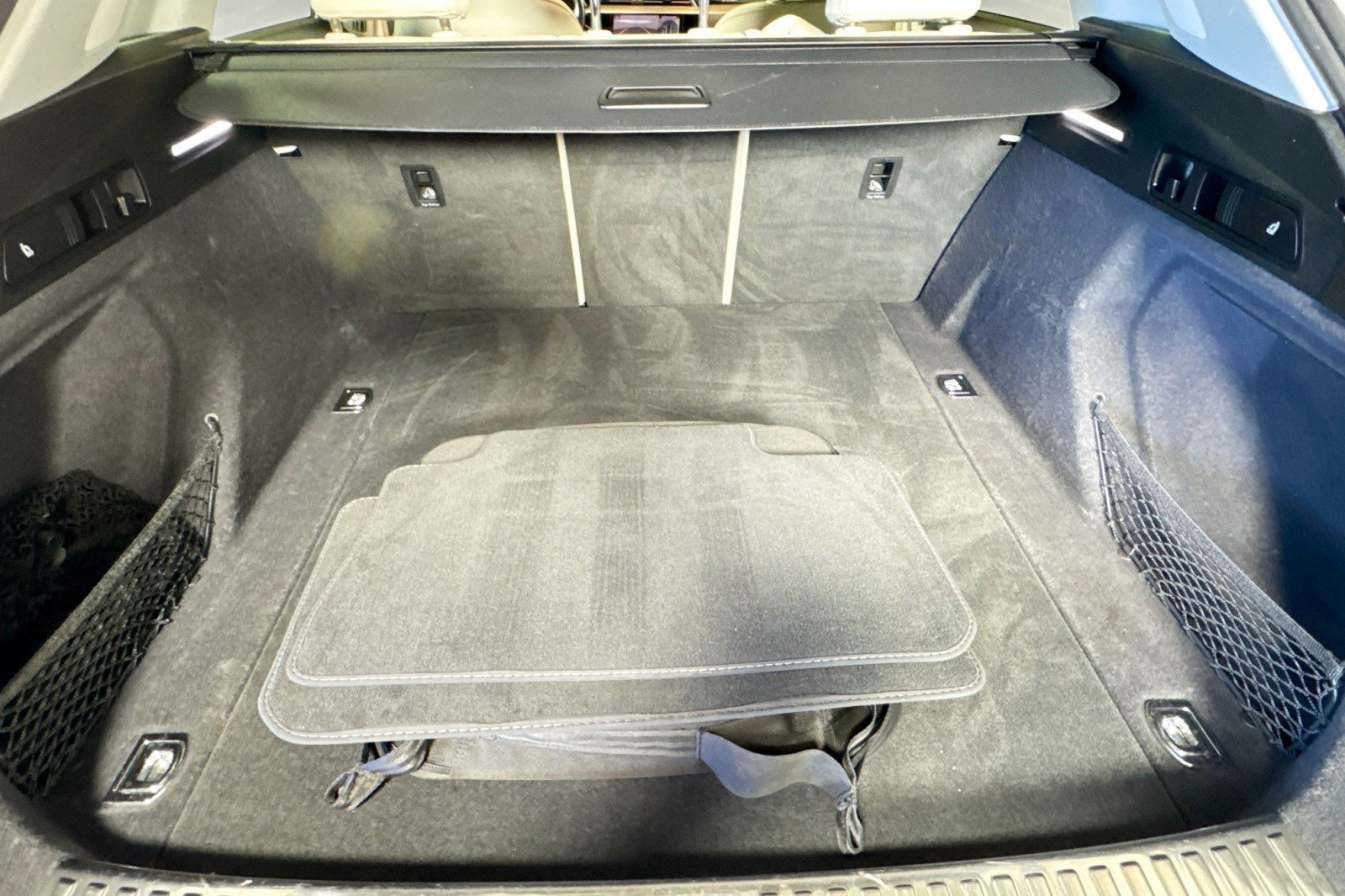 Used 2022 Audi e-tron Premium Plus w/ Premium Plus Package image 25