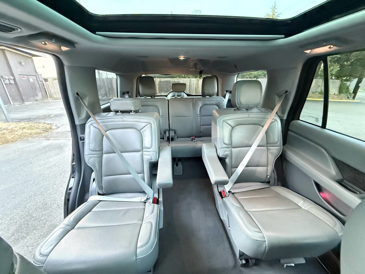 Used 2018 Lincoln Navigator Reserve AWD/4WD image 8
