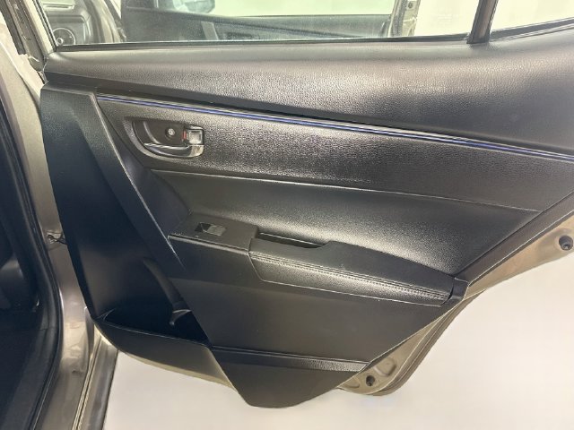 Used 2018 Toyota Corolla SE FWD image 26