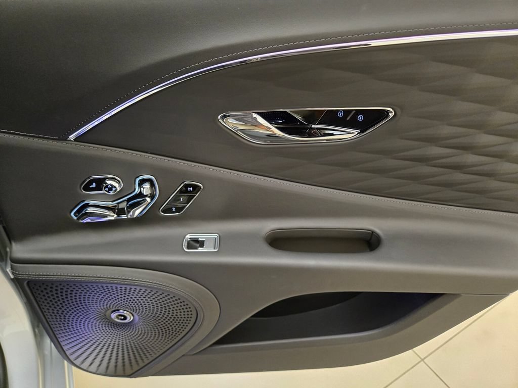 Used 2021 Bentley Flying Spur V8 AWD/4WD image 21