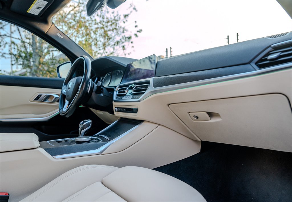 Used 2021 BMW 330i Sedan w/ Parking Assistance Package image 31