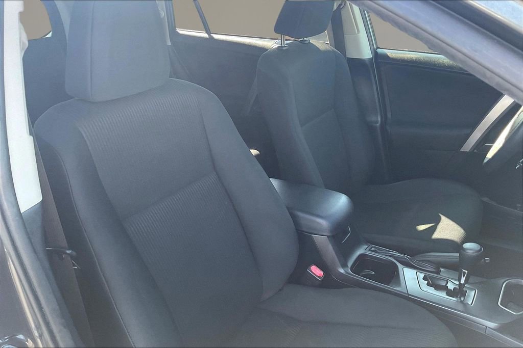 Used 2016 Toyota RAV4 LE AWD/4WD image 30